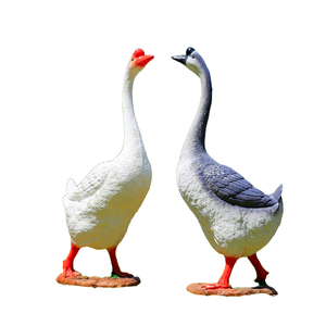 Una grande scultura d'<span class=keywords><strong>oca</strong></span> nel cortile di una fattoria, una scultura d'<span class=keywords><strong>oca</strong></span> <span class=keywords><strong>bianca</strong></span> in un giardino rurale e una scultura d'<span class=keywords><strong>oca</strong></span> simulata - Product Image 6