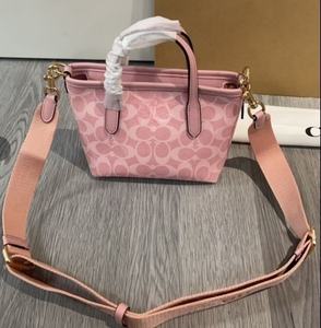 Coach Wristlet Does Coach Use Ykk Zippers Are Coach Bags Made