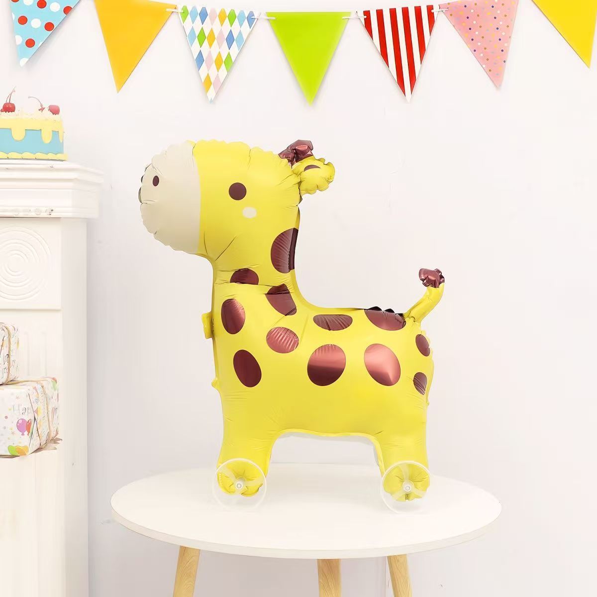 Giraffa che cammina su ruote [Gialla]