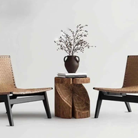Table basse moderne en bois massif avec base décorative