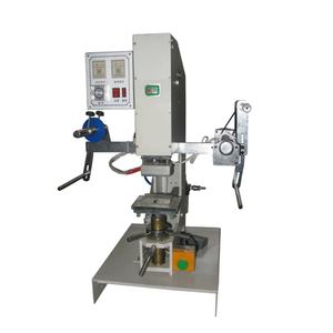 Presse à chaud semi-automatique de précision hautement populaire pour l'impression pneumatique d'étiquettes en papier et de vêtements - Product Image 3