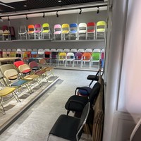 Vente en gros de chaise en acier noir empilable bon marché chaise de prière musulmane pliante tout en métal