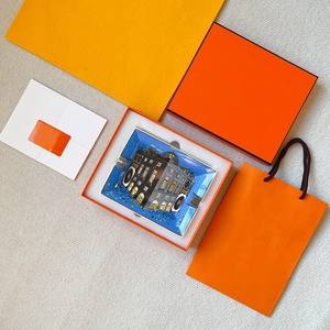 Cenicero de Cerámica Estilo Americano para Escritorio, Diseño Cuadrado de Gran Diámetro con Cuatro Ranuras y Base Antideslizante, Regalo para el Hogar - Product Image 1