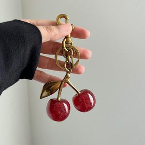キラキラチェリー樹脂ハンギングオーナメントペンダントホームデコレーションデスク棚 & ルームアクセント - Product Image 5