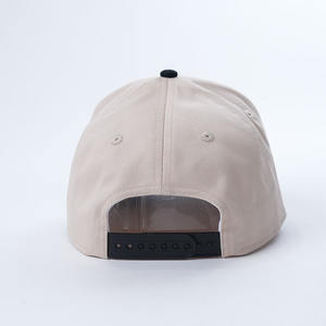 Gorra de Béisbol Deportiva de Algodón de Alta Calidad con 5 Paneles, Logo Personalizado con Letras Bordadas y Diseño Bicolor - Product Image 5