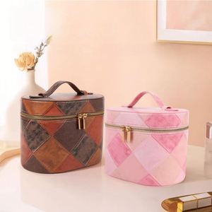 High End Portable Oval Handheld Makeup Case PU Thread Pattern Large Capacity Zipper Closure Removable Cosmetic Storage Box - Product Image 1