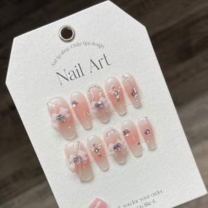 Prensa puramente hecha a mano en las uñas con coloridos colores de fantasía 3D Estilo popular en línea Uñas portátiles - Product Image 2