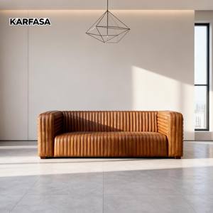 أريكة جلدية حديثة بثلاثة مقاعد لغرفة المعيشة والفنادق، أثاث منزلي فاخر قابل للتخصيص في الحجم واللون - Product Image 1