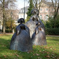 Estatua Abstracta de Princesa de Bronce Grande de TREVI, Estilo Manolo Valdés |   Escultura de la Serie Menina para Decoración de Plazas, Museos y Jardines