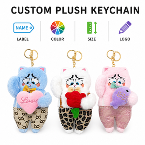 Portachiavi Peluche Gatto Simpatico e Stravagante con Espressione Pieno di Pietà, Giocattolo Morbido Creativo, Mini Ornamento per Borsa con Cuore, Rosa, Pesce, Mascotte, Regali - Product Image 1