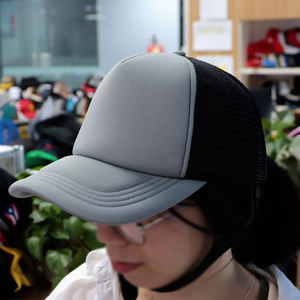 Casquette de sport de <span class=keywords><strong>surf</strong></span> votre logo 5 panneaux Upf 50 maille en <span class=keywords><strong>mousse</strong></span> de polyester unie vierge chapeaux de camionneur de <span class=keywords><strong>surf</strong></span> personnalisés - Product Image 3