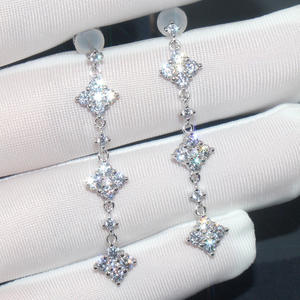 Orecchini a Lampadario in Oro Bianco, Argento 925 con Cristalli e Strass, Gioielli Geometrici di Lusso per Donna - Product Image 4