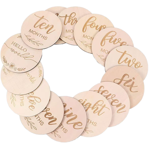 Cartes de jalons mensuels pour bébé en bois gravées sur mesure, écologiques, marqueurs de croissance à suspendre au mur pour les nouveaux parents, livraison directe - Product Image 1