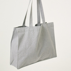 Bolsa de compras de tela reciclada para compras diarias, transporte de comestibles y viajes, que ofrece un uso práctico y un agarre cómodo. - Product Image 4