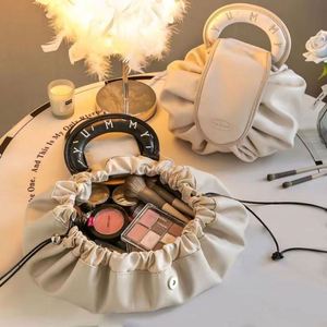 Sacs à cosmétiques ronds pour femmes, imperméables, organisateurs, sacs à cosmétiques en PU avec cordon de serrage - Product Image 5