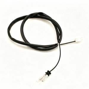 定制双端连接器线束，带黑色外保护管、铲形端子和白色连接器，适用于制冷设备 - Product Image 3