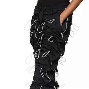 Pantalones de Moda Urbana Personalizados OEM de Alta Calidad con Múltiples Cordones Elásticos para Hombre - Product Image 4