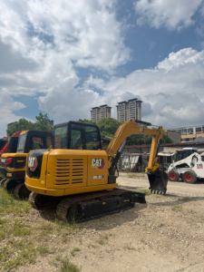 Excavadora Usada CAT 305.5E2 de Bajo Consumo de Combustible, Máquina de Orugas de 5 Toneladas con Topadora para Obras de Cimentación en Casas Pequeñas y Viviendas Individuales - Product Image 4