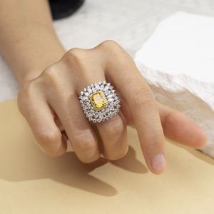 แหวนเพชรเมล็ดใหญ่ทรงเรเดียนท์คัท ประดับเพชรเหลืองแล็บโกรว์ 18K ทองคำ รุ่น MSR-1671 จาก Messi Jewelry สำหรับงานปาร์ตี้ - Product Image 5