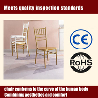 Chaise Chiavari dorée pour événements, chaise en acier pour extérieur, hôtel, types de mobilier métallique, chaise de mariage en gros avec coussins