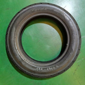 Pneu de scooter sans chambre à air Vietnam KUMATIRE K205 3.00-10 120/70-10 130/90-10 pour les trajets urbains et les motos de livraison - Product Image 1