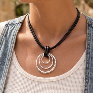Collar de cuero negro de varias hebras con colgante vintage de libélula y corazón plateado, joyería de moda bohemia diaria para mujer - Product Image 3
