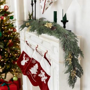 Guirlandes artificielles en pin avec baies et cônes pour la décoration de Noël intérieure et extérieure, idéales pour la décoration florale et les créations artisanales. - Product Image 2