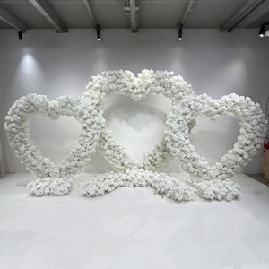 Arco de Flores Artificiales en Forma de Corazón Rojo para Decoración de Bodas - Product Image 6
