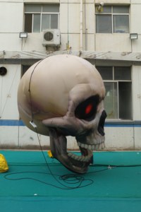 Decoração de Festival de Halloween, Esqueleto Inflável Colorido Suspenso, Cabeça de Caveira Inflável Assustadora com Iluminação LED - Product Image 2