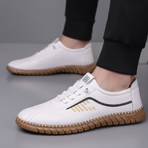 Mocasines de cuero blancos para hombre, zapatos informales sin cordones con suela suave, estilo británico plano, diseño de un solo tirón para jóvenes - Product Image 2