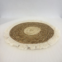 Set de table rond moderne tressé à la main multicolore en jonc de mer, paille et écorce de maïs avec pompons, et sous-verre