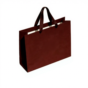 Bolsa de Compras Clásica de Papel Rojo con Asas Planas, Diseño Plano Estándar de Papel Artístico para Uso Comercial y Minorista - Product Image 1