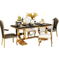 Table à manger de luxe avec surface en marbre, base sculpturale dorée, table rectangulaire avec 4 chaises, salle à manger, salon, maison