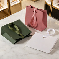 Sac cadeau haut de gamme pour petits bijoux avec poignée en ruban, emballage spécial en papier pour souvenirs, bijoux, montres et lunettes
