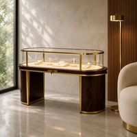 Gebogene Schmuck-Vitrine Glas-Schaukasten Theke LED-Beleuchtung Modernes Holz Gold für Boutique Einkaufszentrum Ausstellungsraum Ladeneinrichtung