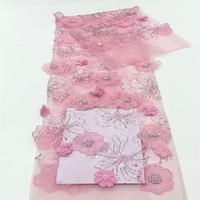 Tissu en dentelle perlée de luxe brodé en maille gazeuse avec perles et sequins en cristal 3D en relief pour mariages, célébrations, fêtes et costumes