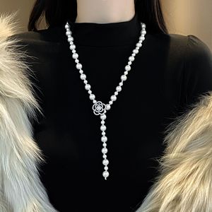 Camellia Pearl Necklace For Women Imitation Pearl Flower Pendant Sweater Chain Fashion Jewelry Accessory Autumn Winter Style - Product Image 3