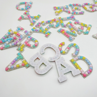 Perles rondes en acrylique de couleur macaron de A à Z, lettres en strass, appliques à repasser, patchs en lettres 3D
