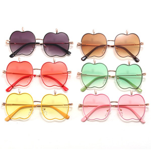 Occhiali da sole a forma di mela per bambini, occhiali protettivi alla moda per ragazzi e ragazze - Product Image 3