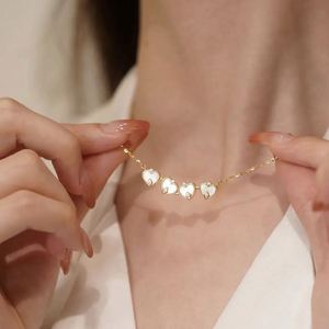 ของขวัญวาเลนไทน์สำหรับผู้หญิง สร้อยคอฟริทิลลาเรียธรรมชาติ ประดับเพชรซิร์คอน รูปหัวใจสี่ดวง สร้อยคอแม่เหล็กดูดติดกัน - Product Image 3