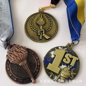 Plaques de trophées de médailles en alliage de zinc imprimées UV écologiques de haute qualité pour les jeux de sport Business Awards en matériau MDF - Product Image 4