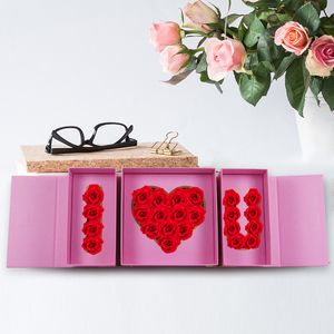 Confezione Floreale Romantica per la Festa della Mamma, San Valentino, Matrimonio, con Scritta 'Ti Amo', Laminazione Lucida, Rivestimento UV, Goffratura, Riciclabile, Lussuosa - Product Image 1