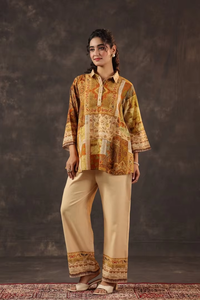 Ensemble Coordonné Imprimé Vintage Heritage : Tunique à Col et Pantalon Large Droit Coupe Décontractée – Mode Ethnique Décontractée de Créateur - Product Image 4