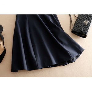 กระโปรงทรงเอวสูงสีพื้นผ้าดักครอนระบายอากาศได้ดี แต่งระบายชายกระโปรง ความยาวระดับเข่า สไตล์วินเทจสำหรับผู้หญิงและเด็กผู้หญิง - Product Image 3