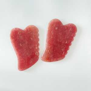 Outil de massage Gua Sha en jade cristal de fraise avec logo personnalisé - Product Image 5