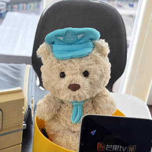 Oso <span class=keywords><strong>de</strong></span> Peluche Harrods <span class=keywords><strong>de</strong></span> Lujo Británico, Versión Alta UK JC, 18cm, con Pelo Rizado, Gorro y Base Ponderada, Sensación Suave y Blanda - Product Image 3