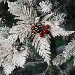 Vente en gros de sapins de Noël artificiels en plastique floqué de 1,2 m à 2,4 m, avec aiguilles de cèdre et cônes de pin en PE, et décorations - Product Image 2