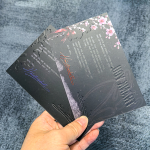 Carte d'insertion personnalisée avec impression UV sélective et gaufrage pour emballage, en carton épais, avec code QR, carte <span class=keywords><strong>de</strong></span> remerciement promotionnelle - Product Image 4