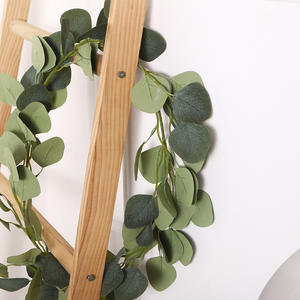 Guirlande artificielle d'eucalyptus vert en soie, décoration de mariage, toucher naturel, aménagement paysager de balcon - Product Image 3