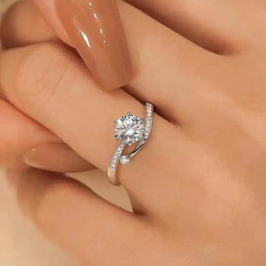 Anello dal Design Elegante Stile Classico per Donne - Product Image 3
